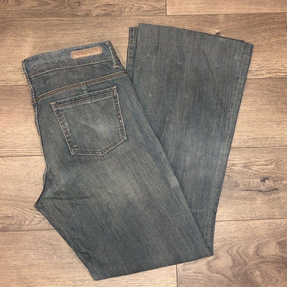 Elie Tahari - Adena Flare - Mid Rise Size 10